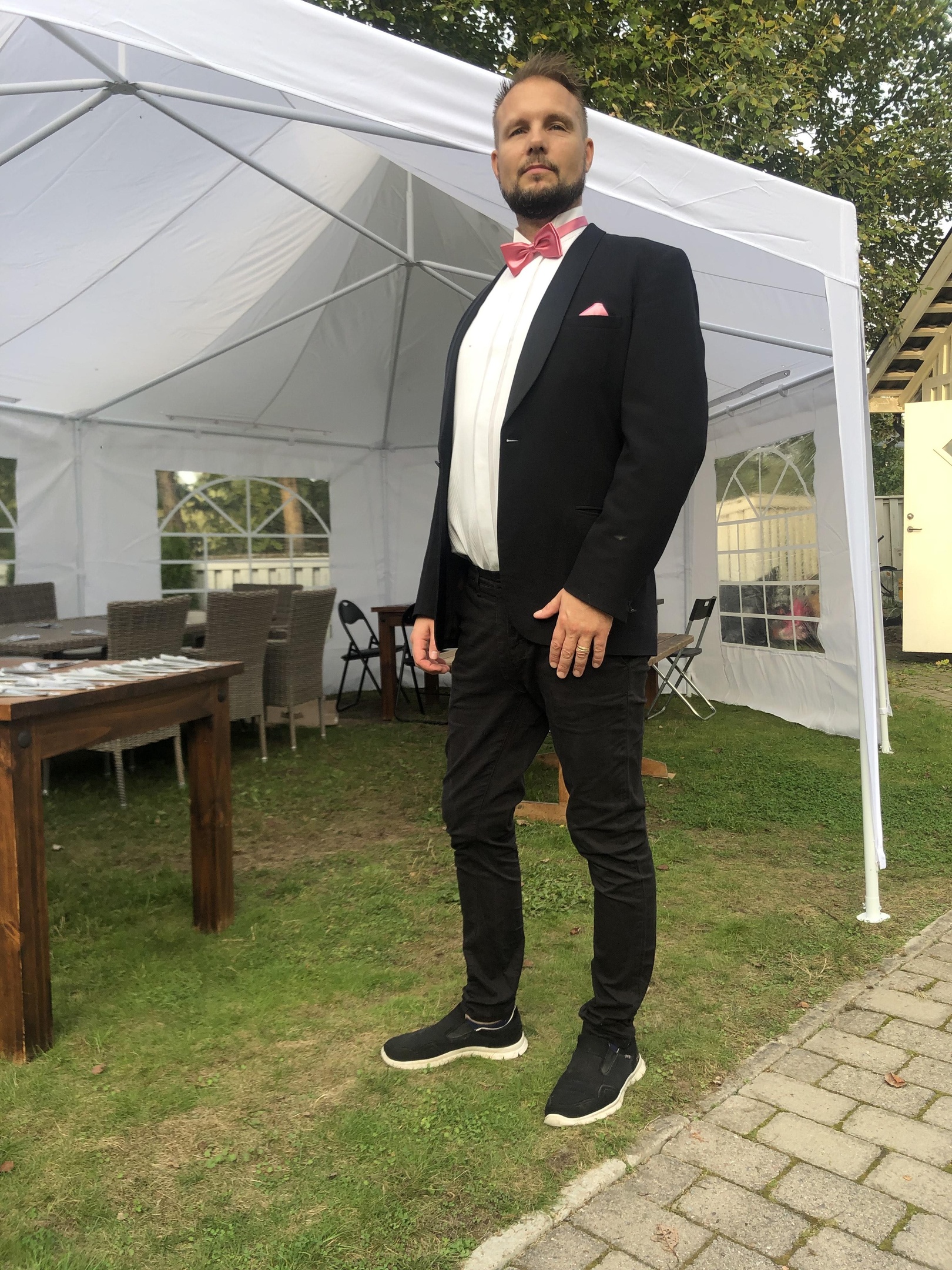 Affärsman på utomhusevent